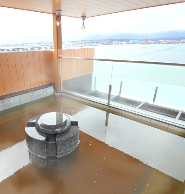 守山湯元 水春公式サイトから引用したお風呂の画像